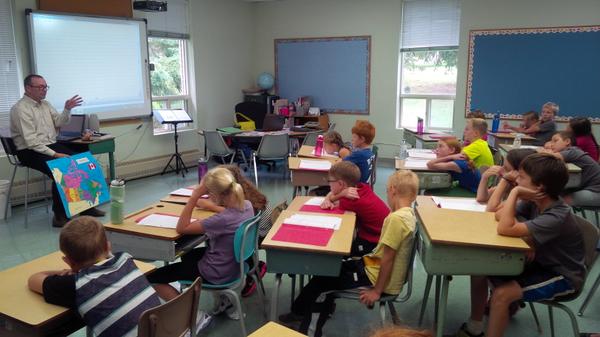 BarryDevolin_MP's tweet image. Speaking with Grade 3 &amp;amp; 4 students about the role and how Gov't works at Heritage Christian School in Lindsay today