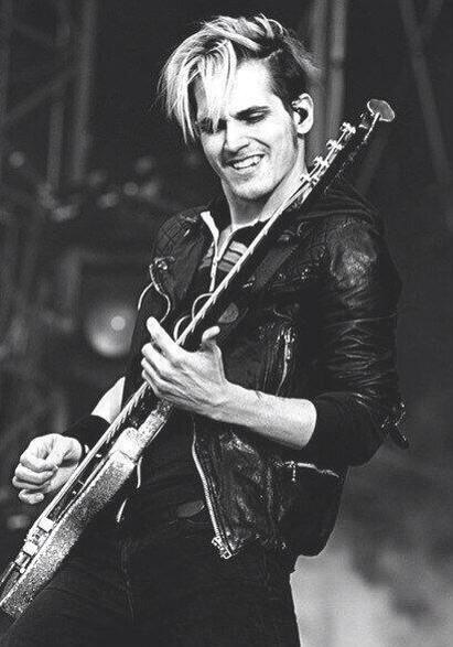 Happy birthday Mikey Way 