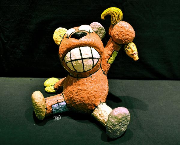 LoxMawine's tweet image. "Teddy's not dead" par Löx #barbie #worldcompany #artcontemporain #paperpulp #papermache #papiermâché #pâteàpapier