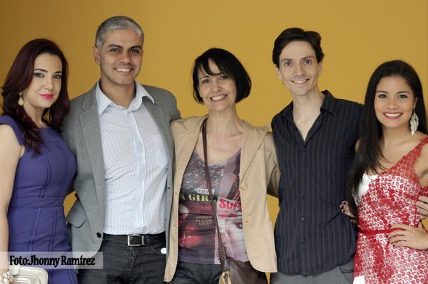 jhonnyramirez1's tweet photo. Buenas tardes a continuación algunas de las fotos de la presentación de la telenovela @SandraYajure http://t.co/7EhC99p9U8
