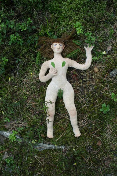 ATTN: Magazine editors. I am an exceptionally tasteful nude.