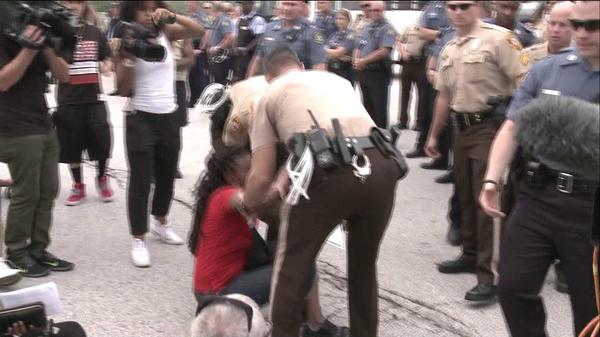 Michael Brown protesters arrested for blocking Highway 70 at Hanley (Pictures)