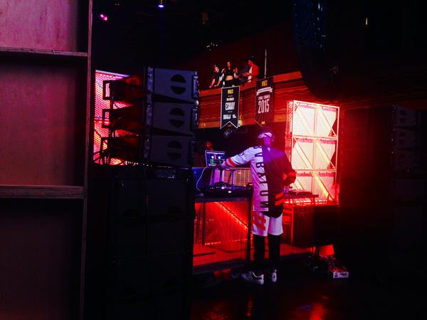 NaviaVision's tweet photo. Behind the scenes with @giannilee at VFILES x DEF JAM DJ CHAMPIONSHIP @VFILES #NAVIAVISION http://t.co/Ex6wpo3ZZ1