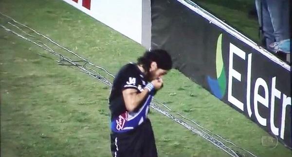 thamyrismdrs's tweet photo. Loco Abreu era tudo, cara, meu olho até enche de lágrima! #VOLTALOCO http://t.co/9wd3wUxZYE