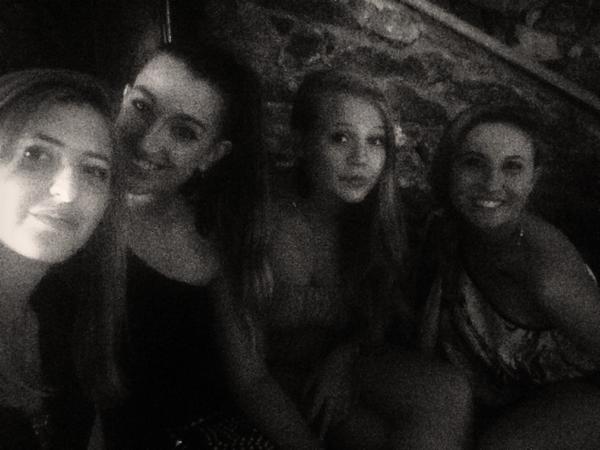 Giulia_Tronci's tweet photo. 😅 #auguribea @adepio @marti2705 @Scarpoons http://t.co/T2njGxc9yK