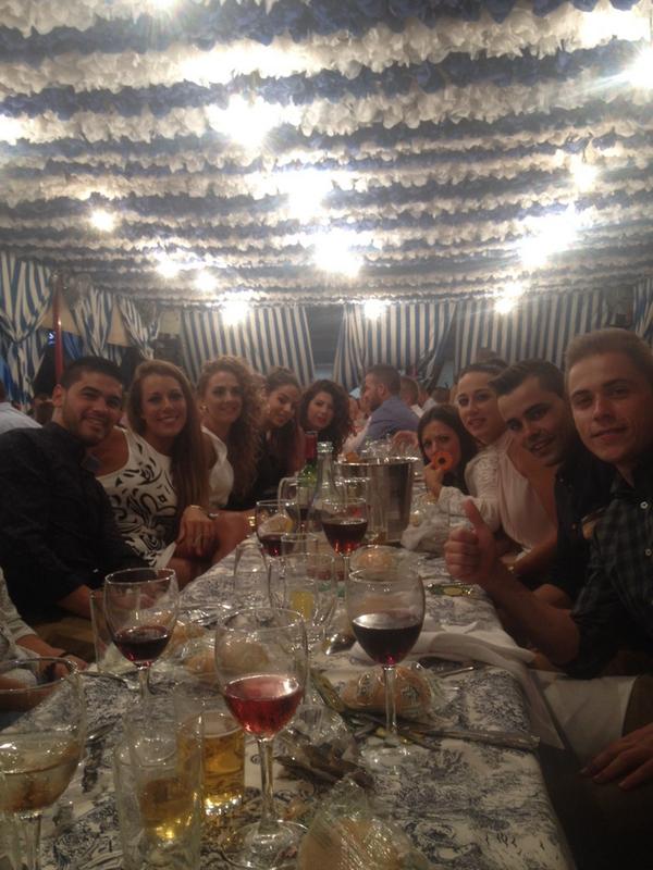 CASETAELDOBERMA's tweet photo. Cena-Feria2014-Perrit@s #Doverman #EsaCaseta Os deseamos Feliz Feria !!! http://t.co/Lzv43vbdGC