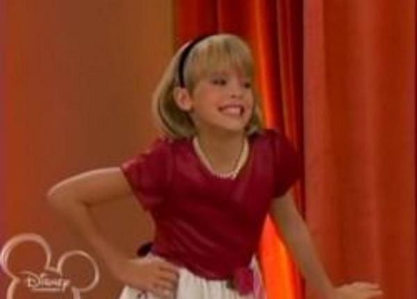 ADisneyMemory's tweet photo. They grow up so fast 😂 http://t.co/8hhko2dnaJ