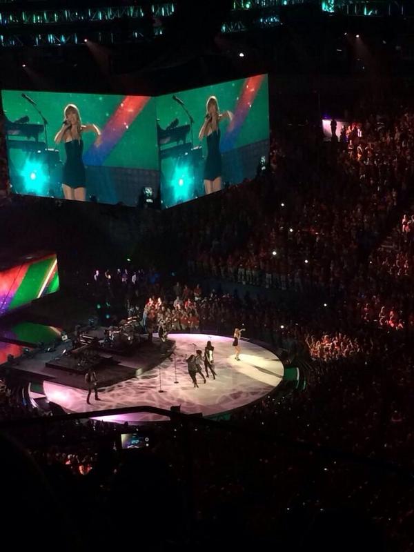 Taylor_UpdateJP's tweet photo. #TargetFNM でパフォーマンスをしたTaylor😻💕
http://t.co/ieaWBRSzw5
#テイラーアンバサダー http://t.co/x5K2ZML4rv