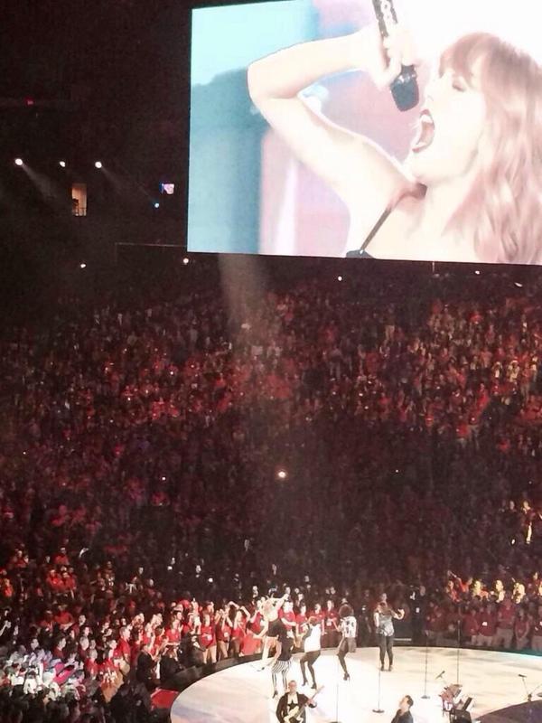 Taylor_UpdateJP's tweet photo. #TargetFNM でパフォーマンスをしたTaylor😻💕
http://t.co/ieaWBRSzw5
#テイラーアンバサダー http://t.co/x5K2ZML4rv