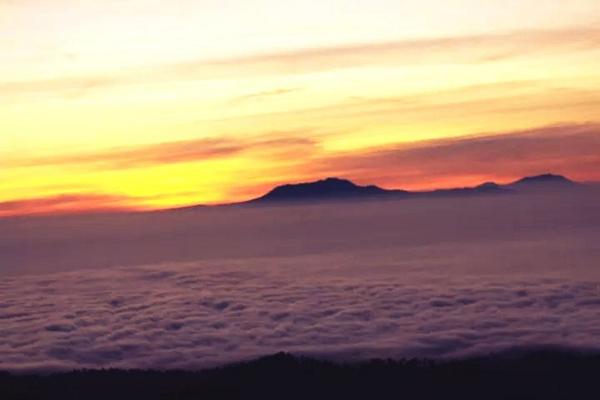 Diatas Awan. Menanti sang Fajar, sambil menikmati samudera diatas awan 2900mdpl. " <a href="/stalakto/">Stalakto</a> <a href="/SMAN23JKT/">SMAN 23 JAKARTA</a>
