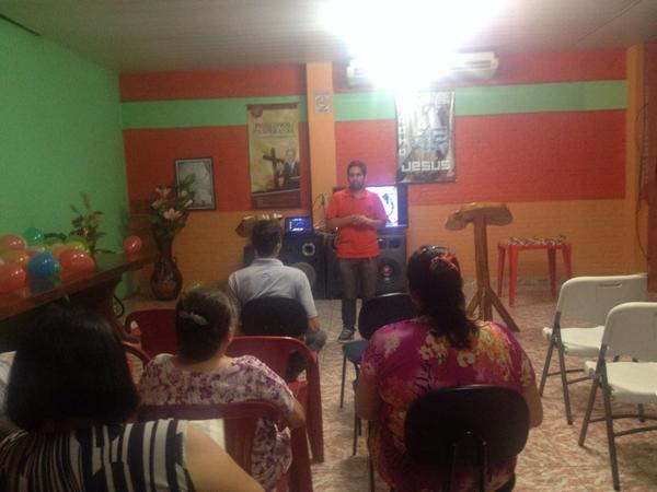 Meditación en el nuevo local de cultos en Santa Ana