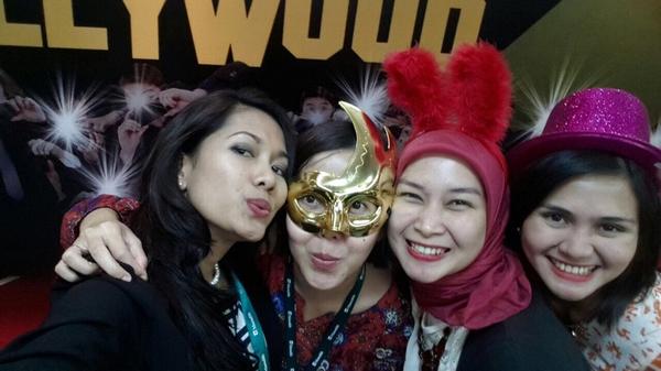 marthalena54's tweet photo. Wefie on the Red Carpet Party #ManulifeNightofThestar http://t.co/j5t42fPWK2