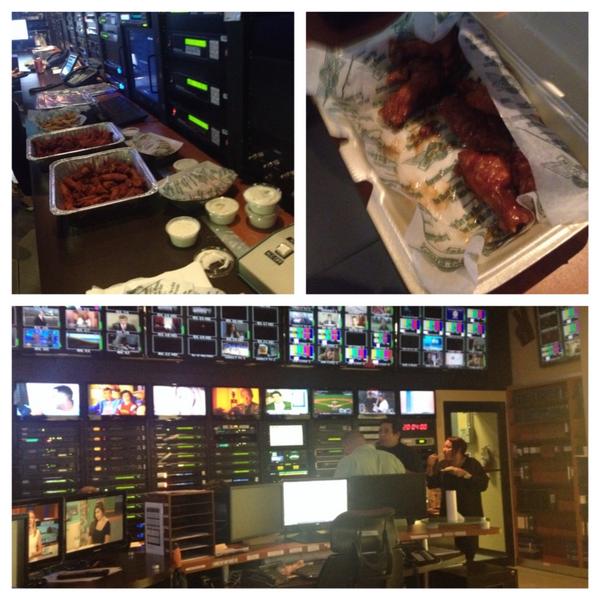 AdrianaNBC's tweet image. @WingStop dinner just before President @BarackObama&apos;s address. #Telemundo #SatelliteOperations