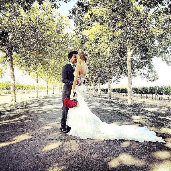latinxnow's tweet photo. Felicidades a @luisfonsi! "Que bella se ve mi esposa!! 9-10-14 #JustMarried" http://t.co/JuDt9AgzdB