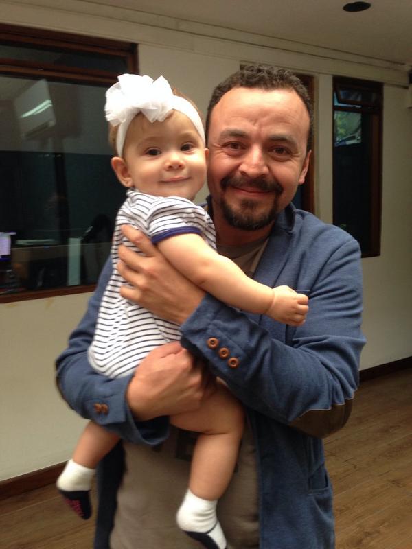 cruzjulio's tweet photo. Me vino a visitar un angel que no conocia mucho gusto Luna Mia un placer conocerte y en un futuro...ojo #JealousUncle http://t.co/mYnSlw0Pat