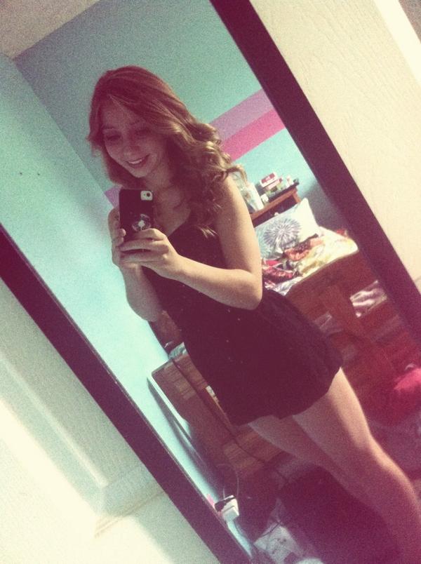 anotherganon's tweet image. “@WG_Daily: Quote this with a #WhiteGirlWendsday selfie. Must be following to get retweeted! 😜👸”