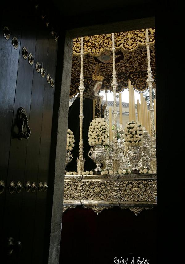 Objetivo Cofrade. Puerta entreabierta <a href="/Hdad_Sentencia/">Hermandad Sentencia</a>