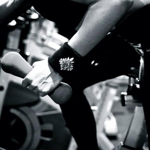 HowILoveToSweat's tweet image. Spice up your #gymstyle with these #stylish @shourouk crystal accesories