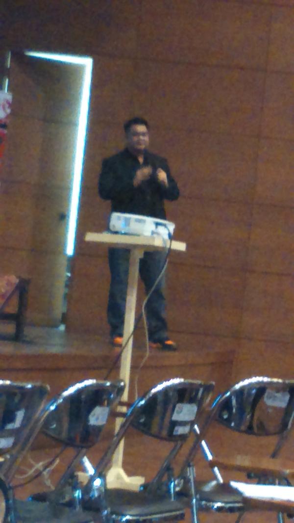 Ini dia pembicara seminar kita bapak Gabriel Montadaro:)