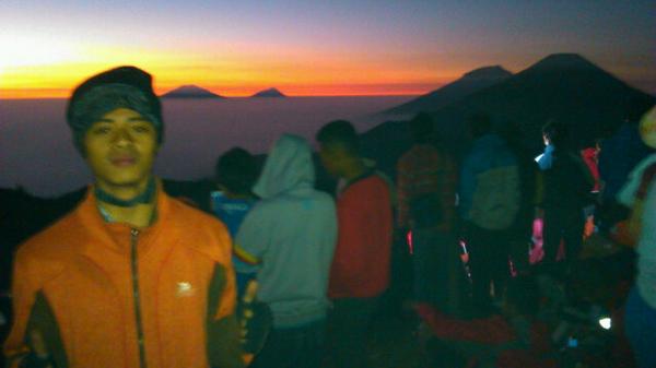 Menanti Sunrice di ketingian puncak Gunung Prau ;)  " <a href="/stalakto/">Stalakto</a> <a href="/SMAN23JKT/">SMAN 23 JAKARTA</a>
