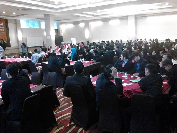 _komunikom's tweet photo. Ciieee yudisium.... http://t.co/K1Kwg0soIw