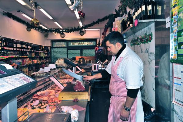 ENIT_CHINA's tweet photo. The best T-bone steak "Bistecca alla fiorentina" at Mercato Centrale di San Lorenzo in Florence~ http://t.co/wp8hRCeepB