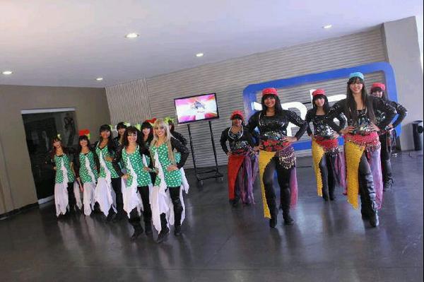 DanceMachine10's tweet photo. Esos momentos en los que lo único que haces es agradecerle a la vida por estar en una de las mejores familias :) #DM http://t.co/IsYFnTXFsg