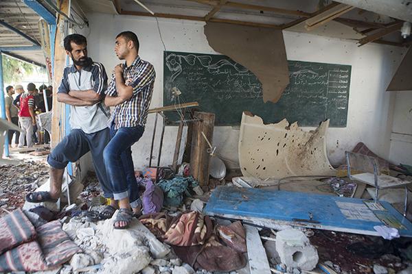 First in-depth look at 3 Israeli attacks on #Gaza schools - <a href="/HRW/">Human Rights Watch</a> examines possible war crimes bit.ly/WLFfKs