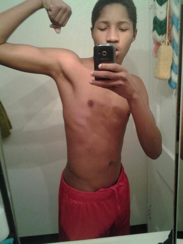 TurntUpKingSwag's tweet photo. Ooooooo kill em' #brick #progress #selfie #imasecurityguard #turnt #turntupking #glory #clubyolo http://t.co/JrIkPb4T4Q