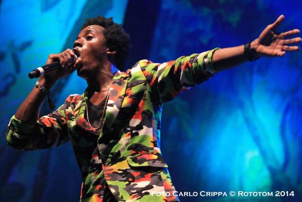sunsplash_es's tweet photo. @RealRomainVirgo the love doctor did it again #rototom2014 pics: http://t.co/TpIUiI0qde intvw: http://t.co/LUqSZlF0fX http://t.co/KXWdbceYpR