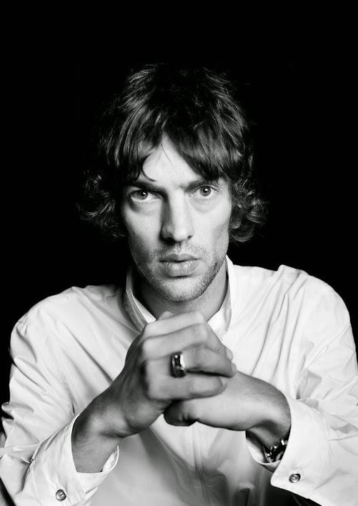 [HAPPY BIRTHDAY] Richard Ashcroft fête aujourdhui ses 43 ans !
Joyeux anniversaire et merci pour The Verve :) 