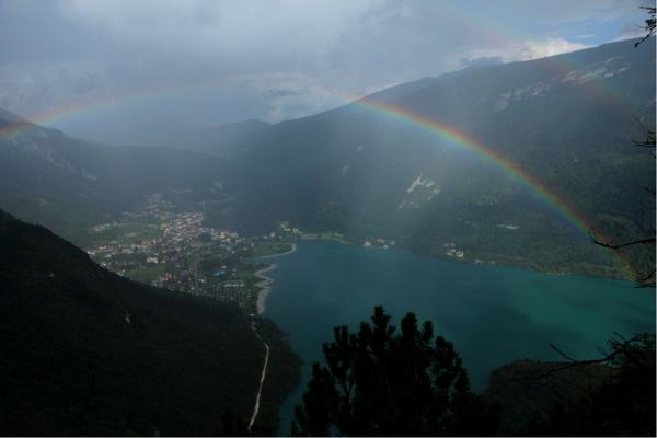 LagoPark's tweet photo. la natura riserva grandi meraviglie a chi sale sulle rupi attorno a #moolveno http://t.co/DfOJfJXk3r