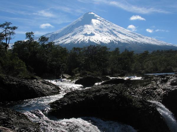 TravelWeeks's tweet photo. Osorno Volcano in Chile

#Travel #WanderLust http://t.co/7iesNtdfZS