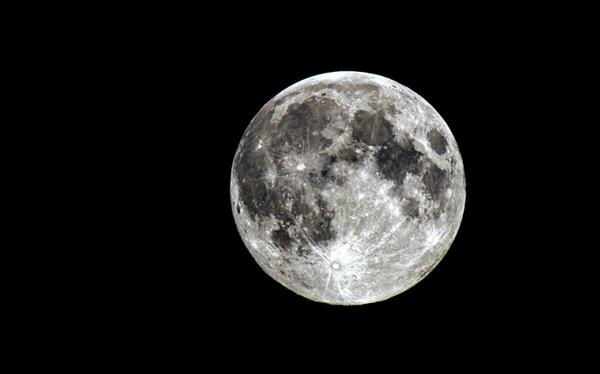 randomlynew's tweet photo. 10 #beautiful #caputres of the #final #supermoon of 2014 http://t.co/5wTFidbiAb http://t.co/7bHJ5fDcjU