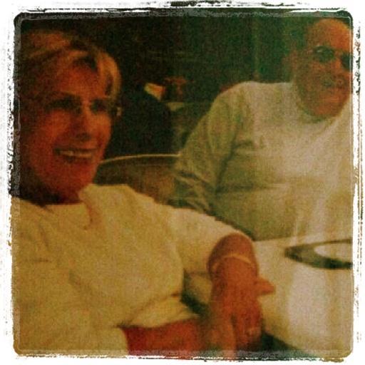 SergeQVEMF2's tweet image. Des parents chers nous quittent. C'est dans la tristesse et la
nostalgie que nous leur rendons
hommage - love you ♥