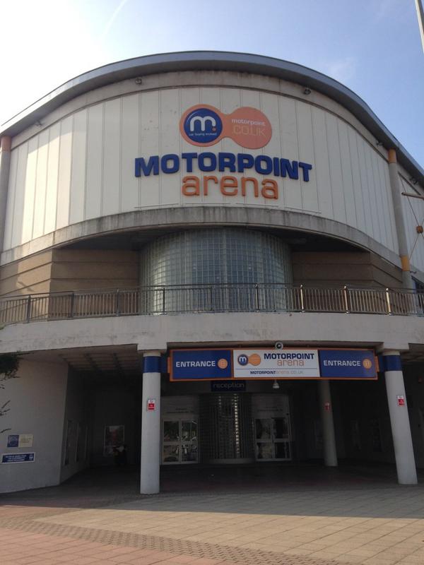 LeeEvansNews's tweet photo. Hello Sheffield! We're here &amp; getting ready for our 1st night @MotorpointArena. Who's coming? http://t.co/g84eJDNtLk http://t.co/r1Wz4mpyDT