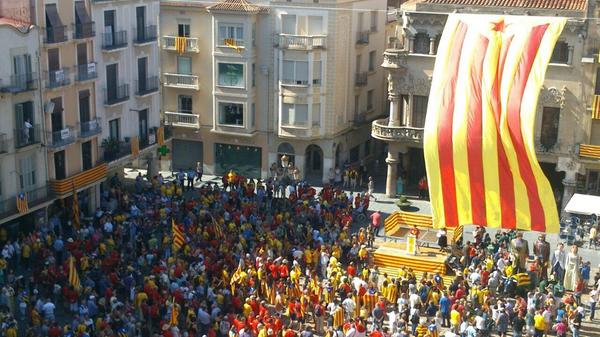 AMI__cat's tweet photo. MT @ANC_Reus: Tots #Unitspel9N Primer al Mercadal. I ara cap a la #ViaCatalana2014 @Araeslhora @assemblea #ReusViulaV http://t.co/NDrhYL9pJi