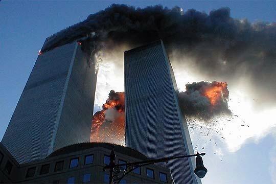 Небоскреб 11. Башни-Близнецы 11 сентября 2001. Башни Близнецы самолет. Самолёт врезался в башни Близнецы.