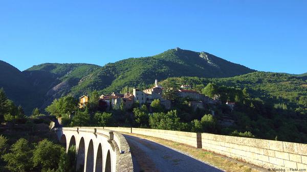 ExploreFranceEN's tweet photo. RT to win 2 tickets to the movie"Barbecue" @ifru_london, shot in the exceptional landscapes of Cévennes! http://t.co/8JqL0FUYAC