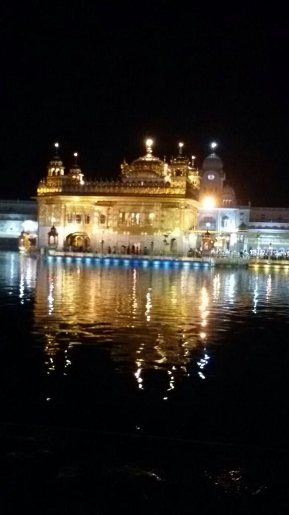 AnuradhasVoice's tweet photo. These blessings are for you all!  Amritsar Golden temple - @GoldenTempleInd http://t.co/ZJf68eN0SZ