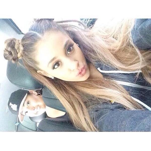 ariana_love_26's tweet photo. もう、かわいすぎて天使以外言葉見つからん😂😂😂✨✨✨💕💕💕💕 http://t.co/y5S4LjQidM