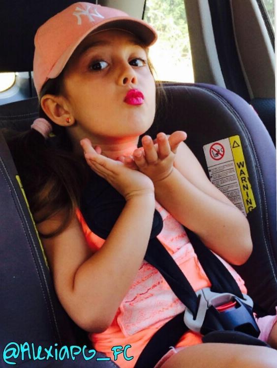 AlexiaPG_FC's tweet photo. ¿Se puede ser más bonita? Te como pequeñaja♥ http://t.co/1yUU9r42RO