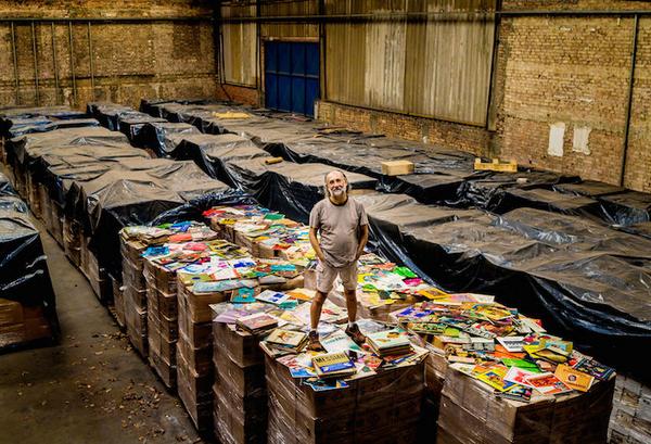 Check out CNN footage of Brazilian businessman Zero Freitas's ridiculous record collection: factmag.com/2014/09/10/che…