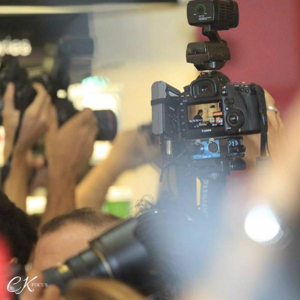 RaghebAlamaNews's tweet photo. سعادة #السفير #السوبرستار #راغب_علامة يحتفل بـ إطلاق البوم #حبيب_ضحكاتي بـ فيرجن ميغاستور #بيروت بـ عدسة شربل
#Pic88 http://t.co/hsKlxD4qYa