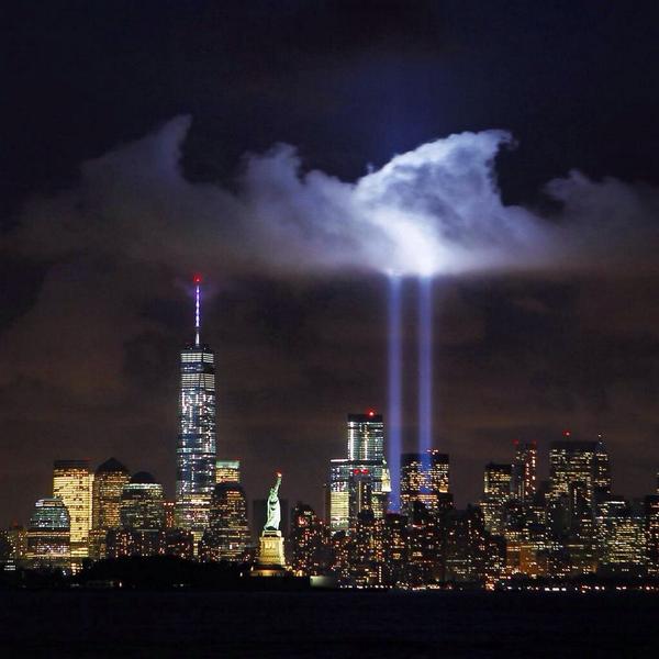 Rev_Gordon's tweet photo. "@HippieLove79:  #911Memorial #InMemoryOf911 #proudtobeamerican #Remember911 #redwhiteandblue ❤️️💙🇺🇸❤️️💙 http://t.co/DBUkzdg7Nw"