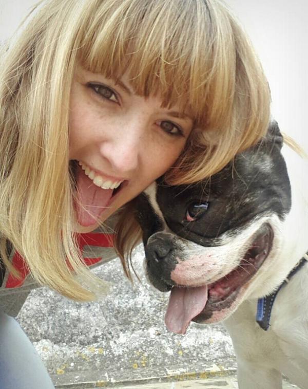 MRmuntaner's tweet photo. Después de pasear, cansancio perruno. Nosotras sacamos la lengua con muchas ganas xqe @40Andaya #AndaYaRegalaiPhone6 http://t.co/EfEnrB51gM