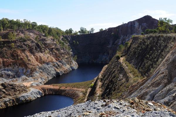 DescubreHuelva's tweet photo. En 1925 la Corta de La Zarza batió el récord de extracción de mineral con más de 500.000 toneladas. #DescubreHuelva http://t.co/6IGy4RZei5
