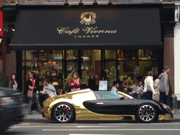 CafeVienna235's tweet photo. A shining star in #bromptonroad !!!! #caffevienna #london http://t.co/qKTMh9SlI2