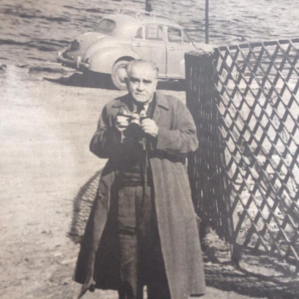 #Tanpınar 'ın bu fotoğrafını ne zaman görsem, bu çekimser - öngörülü -gözlerde müsrif bir Türkiye endişesi seziyorum.