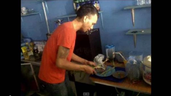 [Populer] Jualan Bubur, Norman Kamaru Belum Siap Jadi Artis Lagi metrotvn.ws/A289949